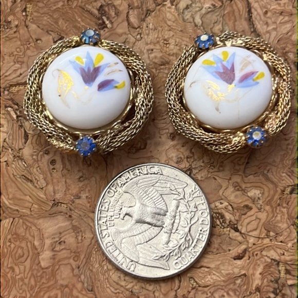 Vintage Clip On Earrings - Picture 2 of 2